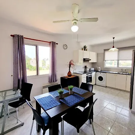 Emma's Place, 2 Bedroom With Pool View Paphos